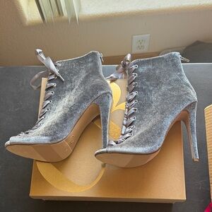 Charolette Russe Suede NWT Grey Lace-Up Peep-Toe Ankle Booties Heels Sz 8